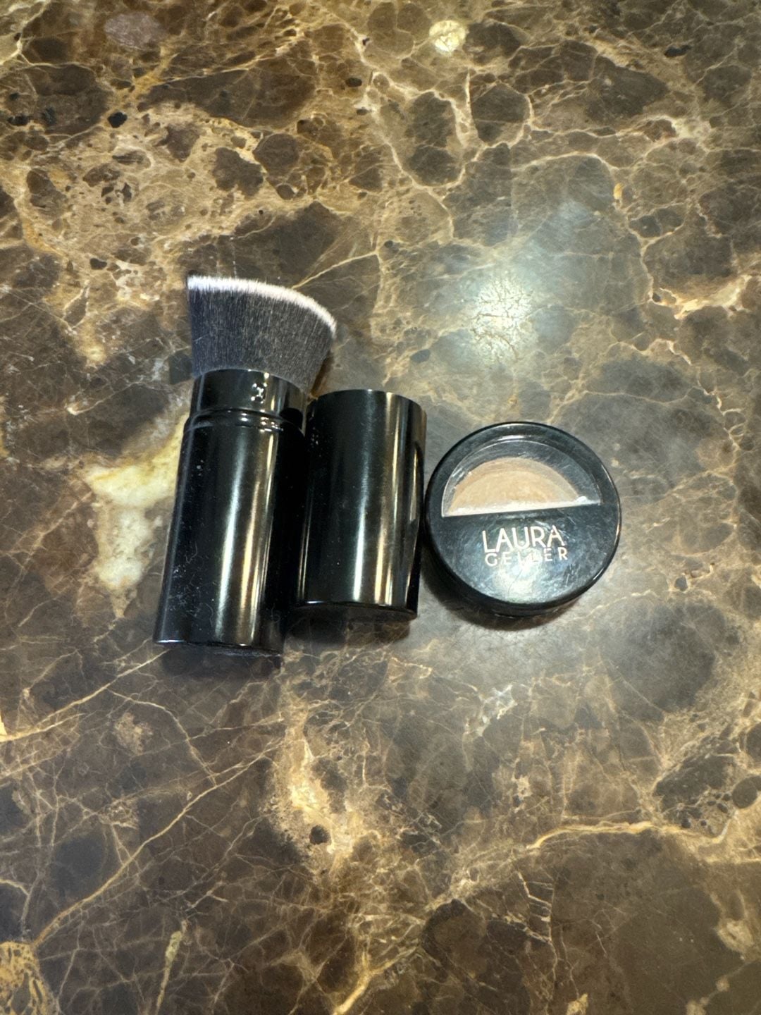 Laura Geller Retractable Kabuki Brush & Mini Baked Highlighter in French vanilla 2