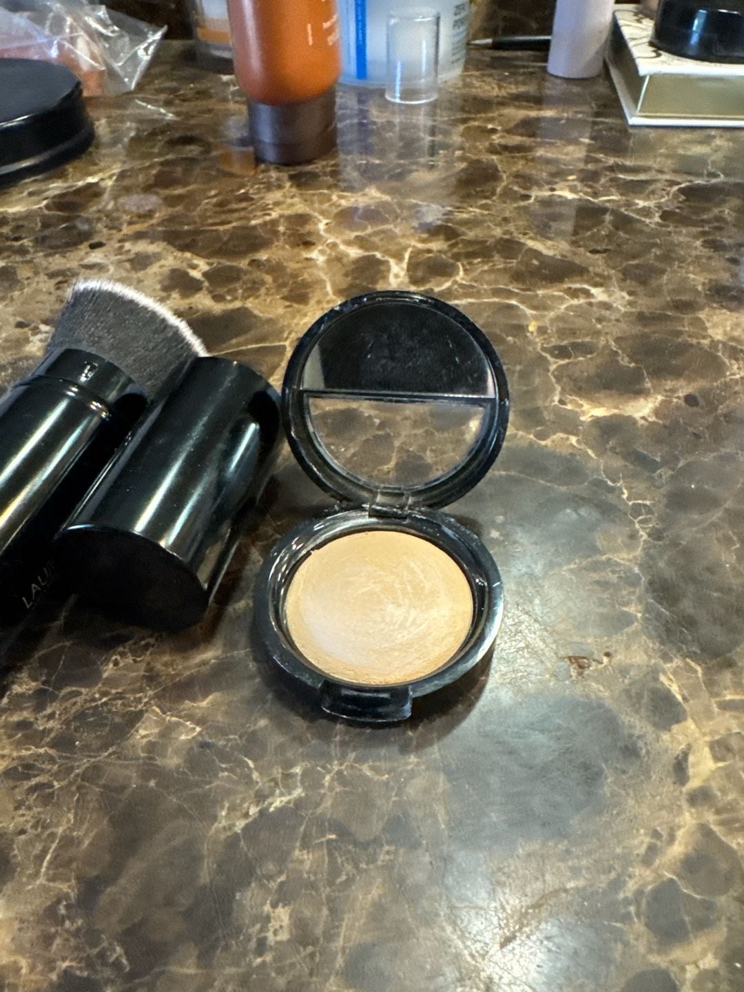 Laura Geller Retractable Kabuki Brush & Mini Baked Highlighter in French vanilla 4