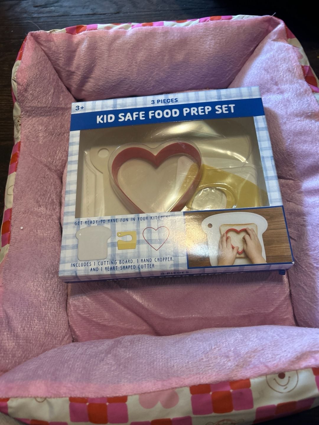 Bullseye's Playground 3-Piece Kid Safe Food Prep Set with Cutting Board and Heart Cutter 1