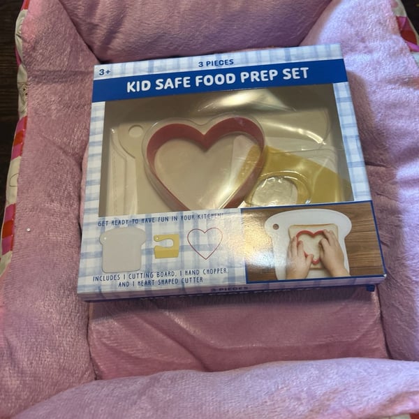 Bullseye's Playground 3-Piece Kid Safe Food Prep Set with Cutting Board and Heart Cutter