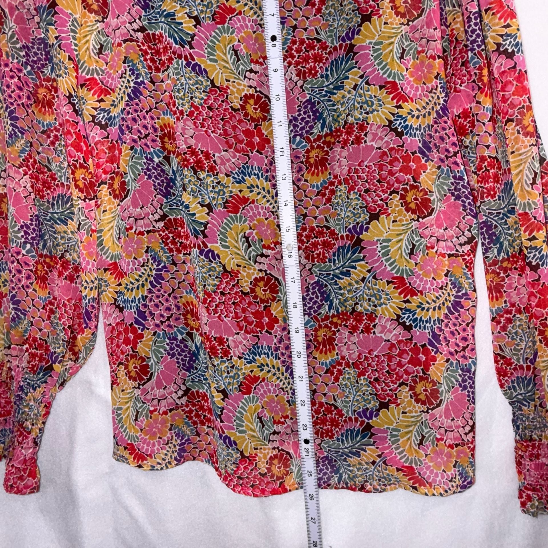Les Amis Vibrant Floral Print Blouse with Smocked Cuffs - Medium  7