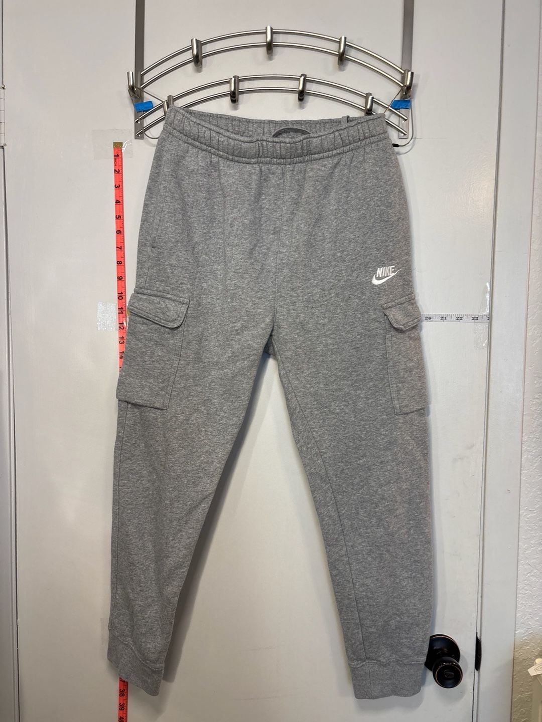 L: Nike Sportswear Club Fleece Gray Cargo Joggers M 2