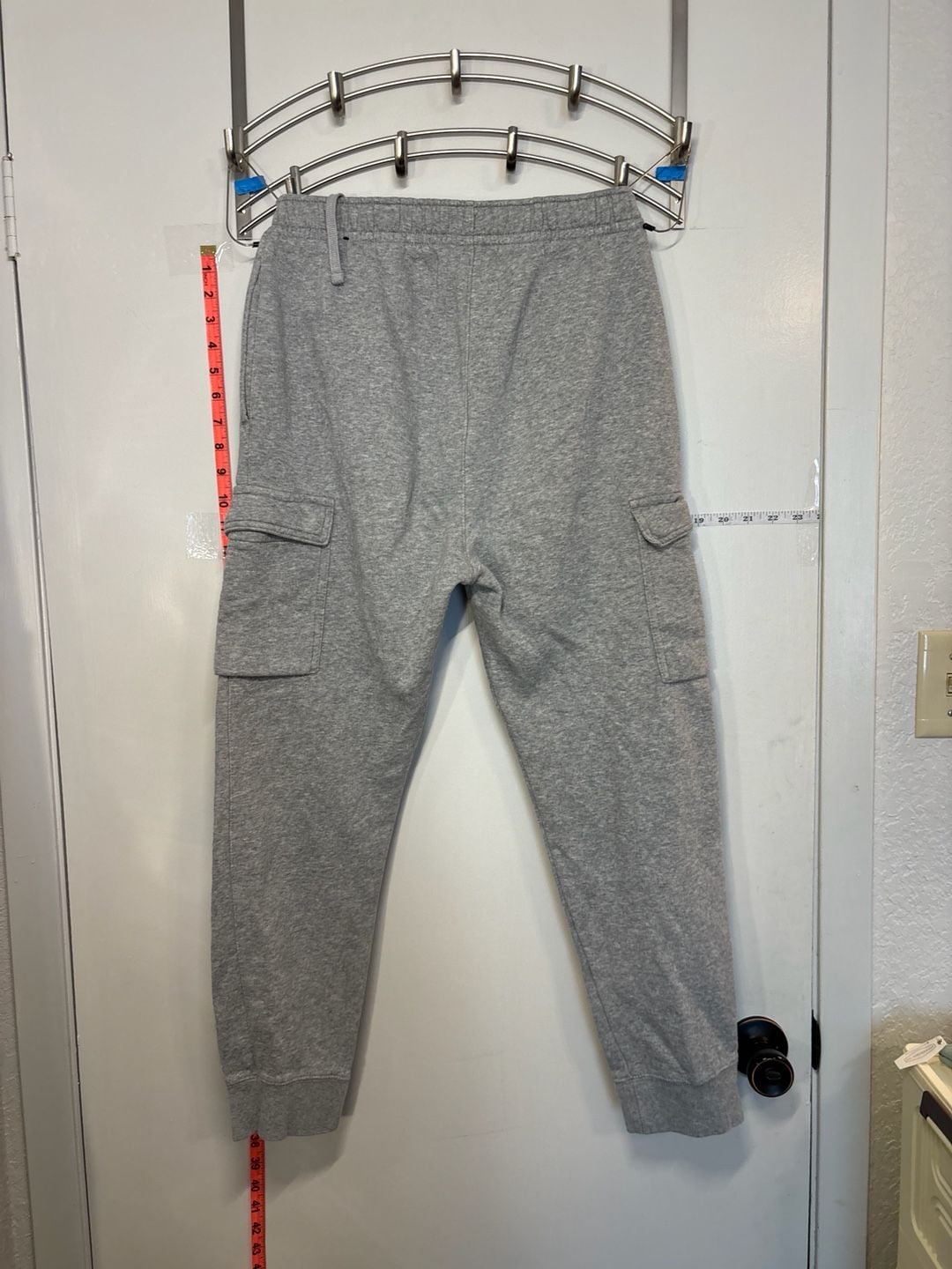 L: Nike Sportswear Club Fleece Gray Cargo Joggers M 3