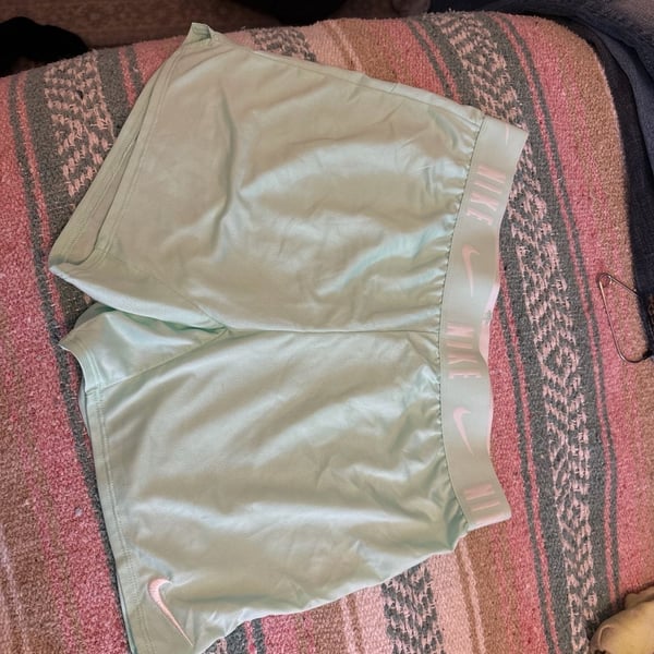 H: Nike Women's Dri-FIT High-Rise Training Shorts Mint Green large