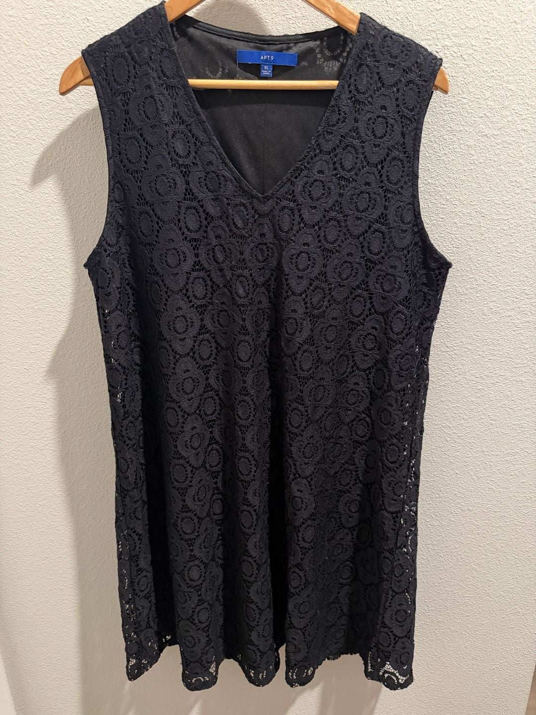 Apt. 9 Black Sleeveless Lace V-Neck Lined Shift Dress 2