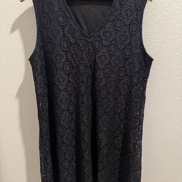 Apt. 9 Black Sleeveless Lace V-Neck Lined Shift Dress