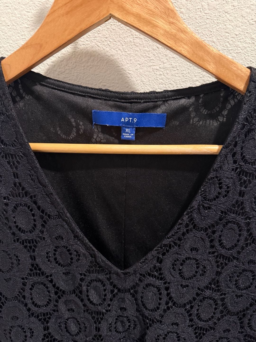 Apt. 9 Black Sleeveless Lace V-Neck Lined Shift Dress 3
