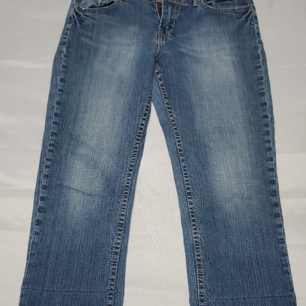 Vigoss Capri Jeans Size 5 Studded V Pockets Medium Wash
