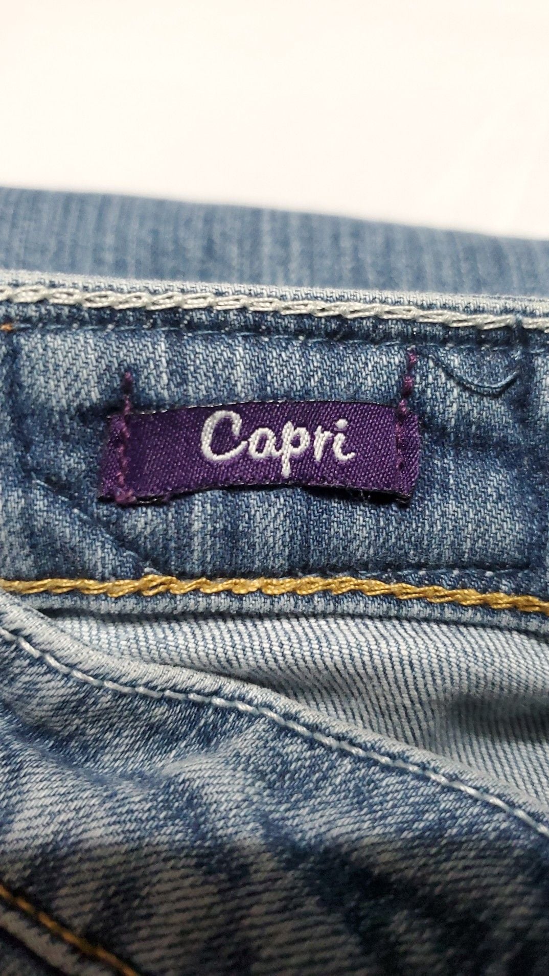 Vigoss Capri Jeans Size 5 Studded V Pockets Medium Wash 4