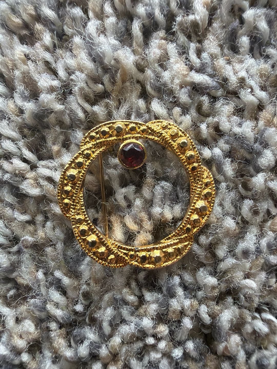 Vintage Gold Tone Textured Circle Brooch with Red Glass Cabochon Stone 2