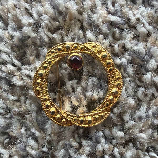 Vintage Gold Tone Textured Circle Brooch with Red Glass Cabochon Stone
