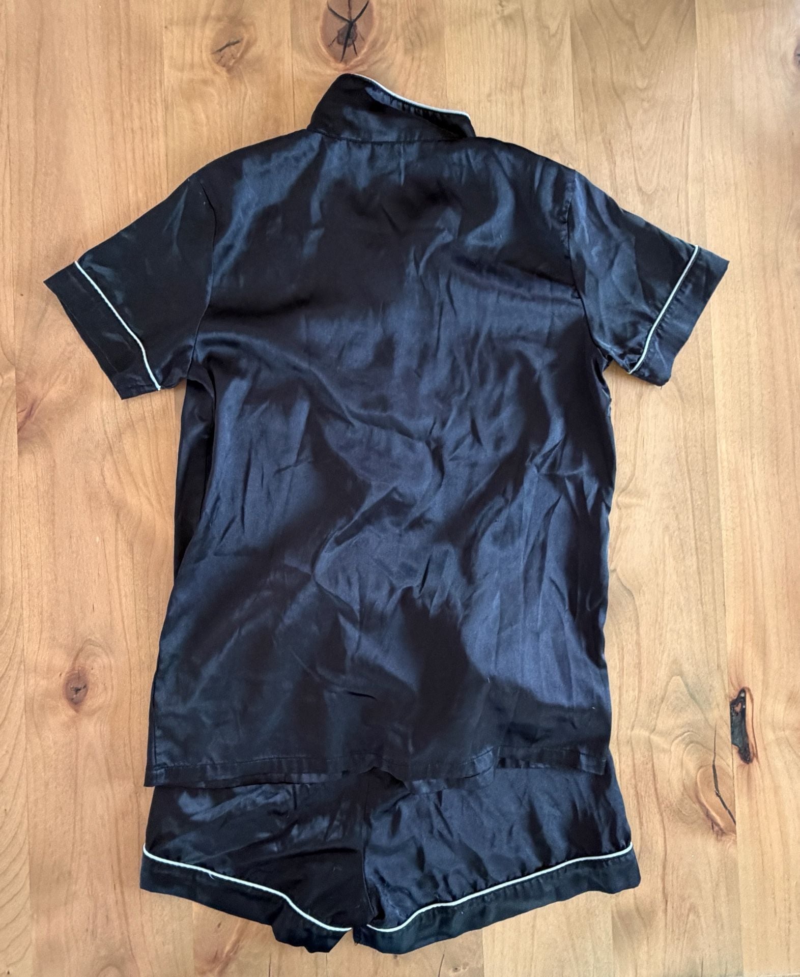 SHEIN Black Satin Short Sleeve Button Up Pajama Set with Contrast Piping 5