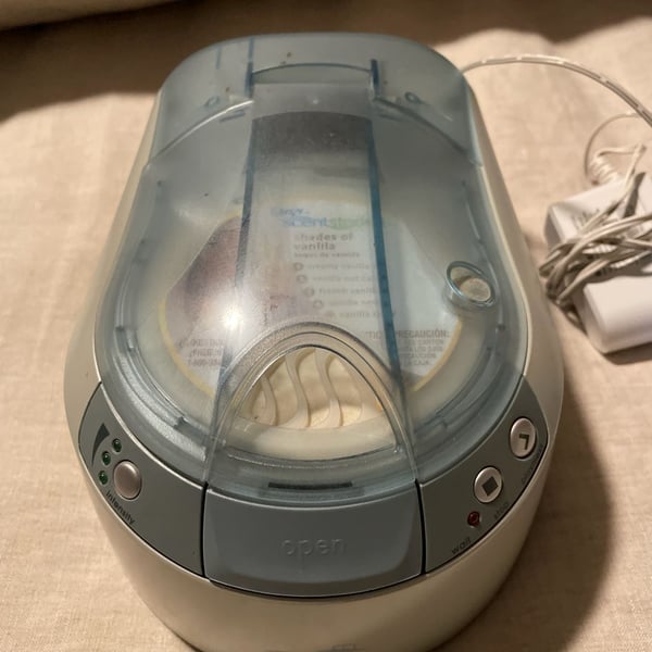 Febreze Scentstories Disc Player Air Freshener with Shades of Vanilla Disc