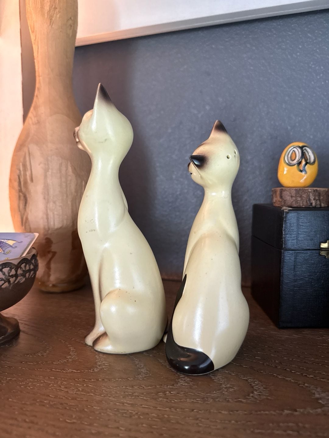 Vintage Siamese, cat large salt and pepper shakers 1