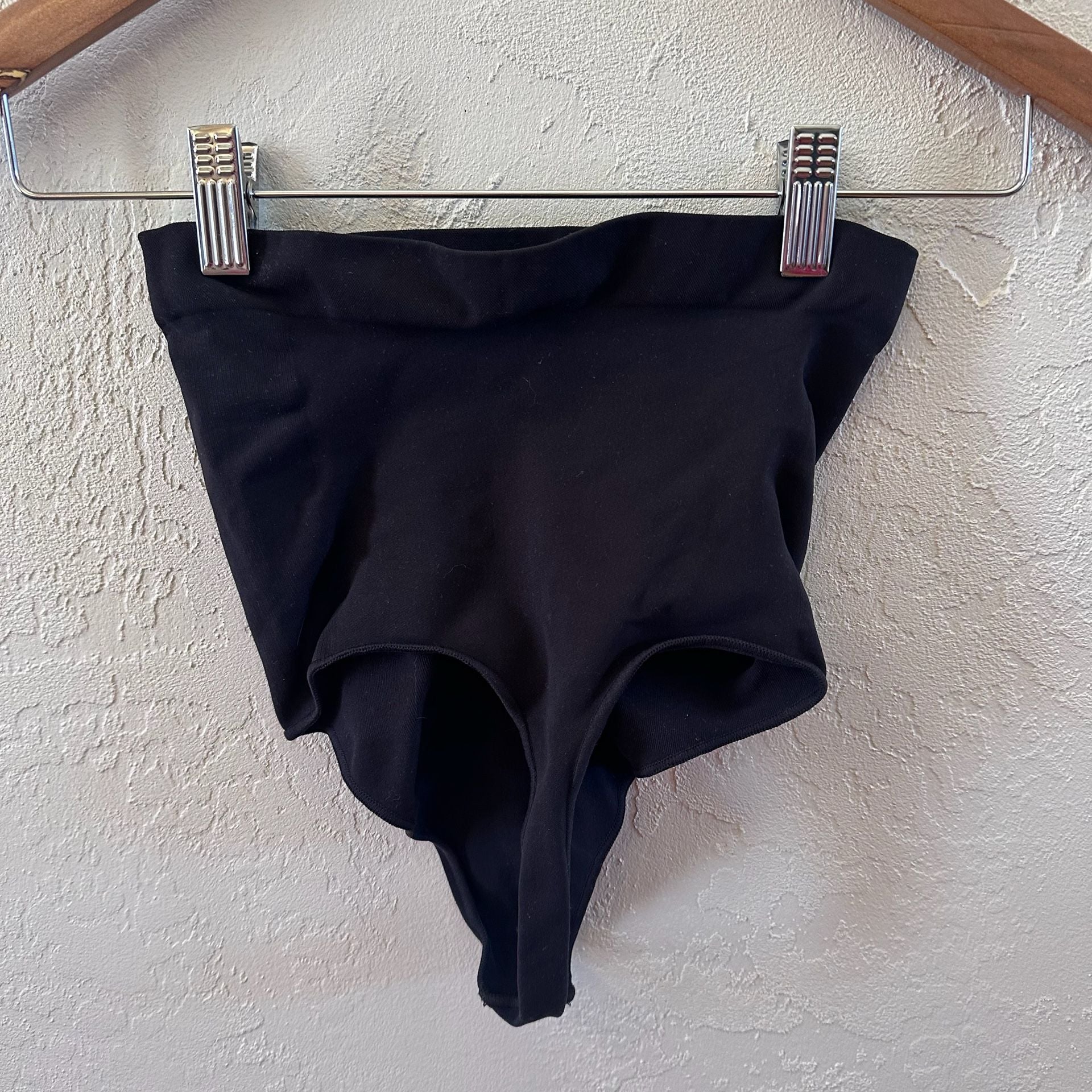 SKIMS Everyday Sculpt High Waisted Thong in Onyx 2