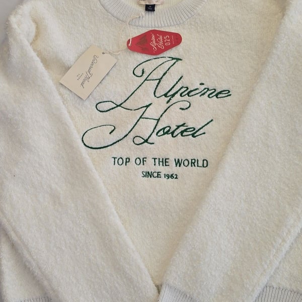 Universal Thread Alpine Hotel Top of the World Fuzzy Pullover Sweater