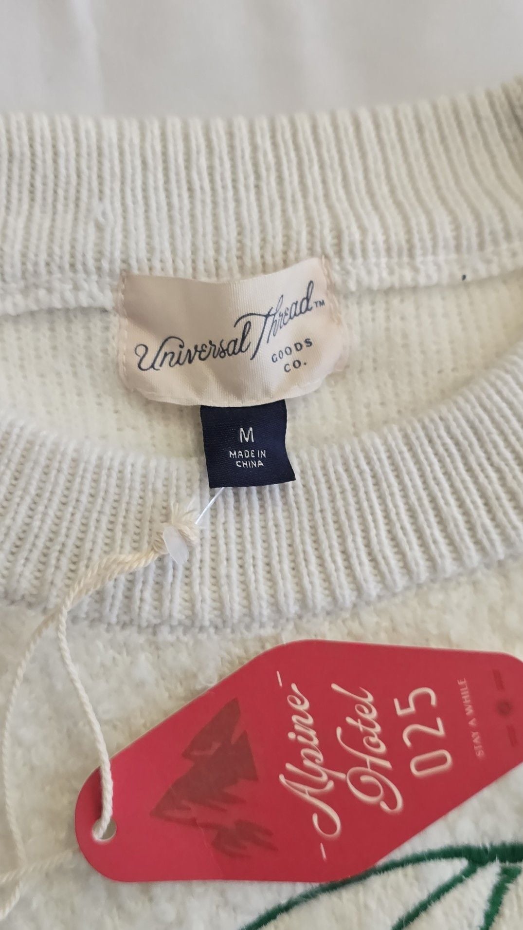 Universal Thread Alpine Hotel Top of the World Fuzzy Pullover Sweater 3