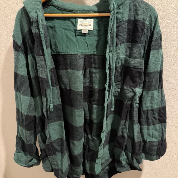 American Eagle Green and Black Plaid Hooded Flannel Shirt