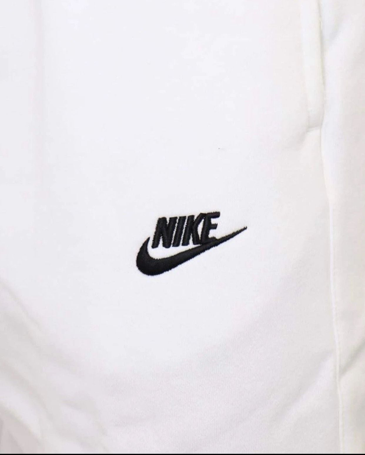 Nike Men's NSW Club Jogger, White, X-Large - Standard Fit Taper Leg Regular Length
Men's Nike Sportswear White/White/Black Club Fleece Jogger (BV2671 100)
Brand new 6