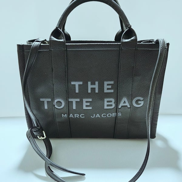 Marc Jacobs The Leather Tote Bag Medium in Black Pebble Leather EUC 
