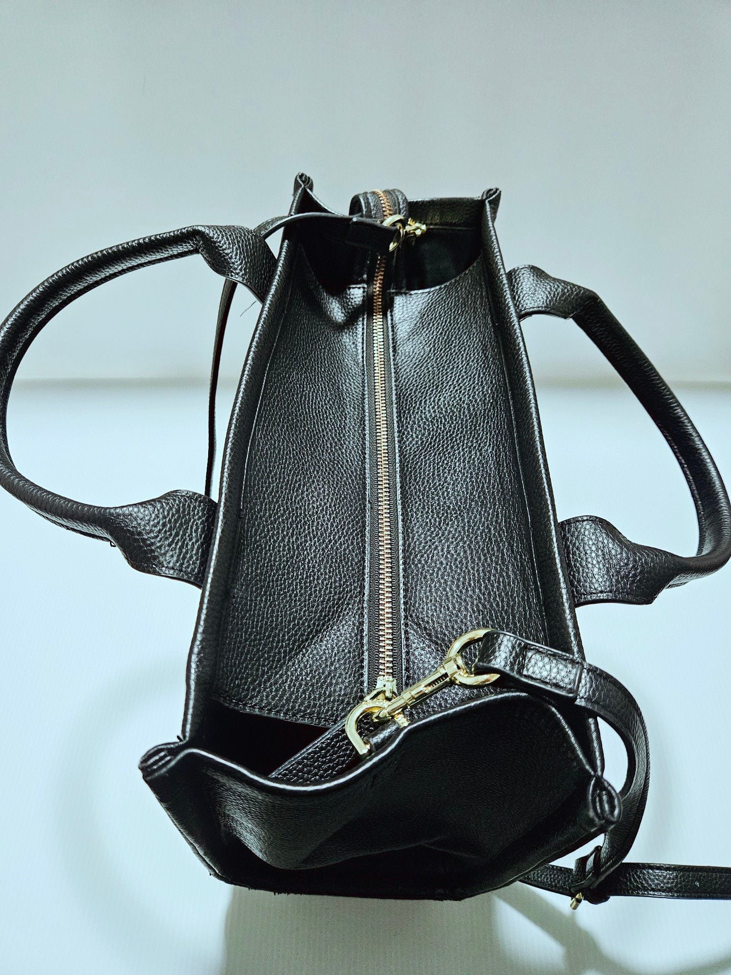 Marc Jacobs The Leather Tote Bag Medium in Black Pebble Leather EUC  11
