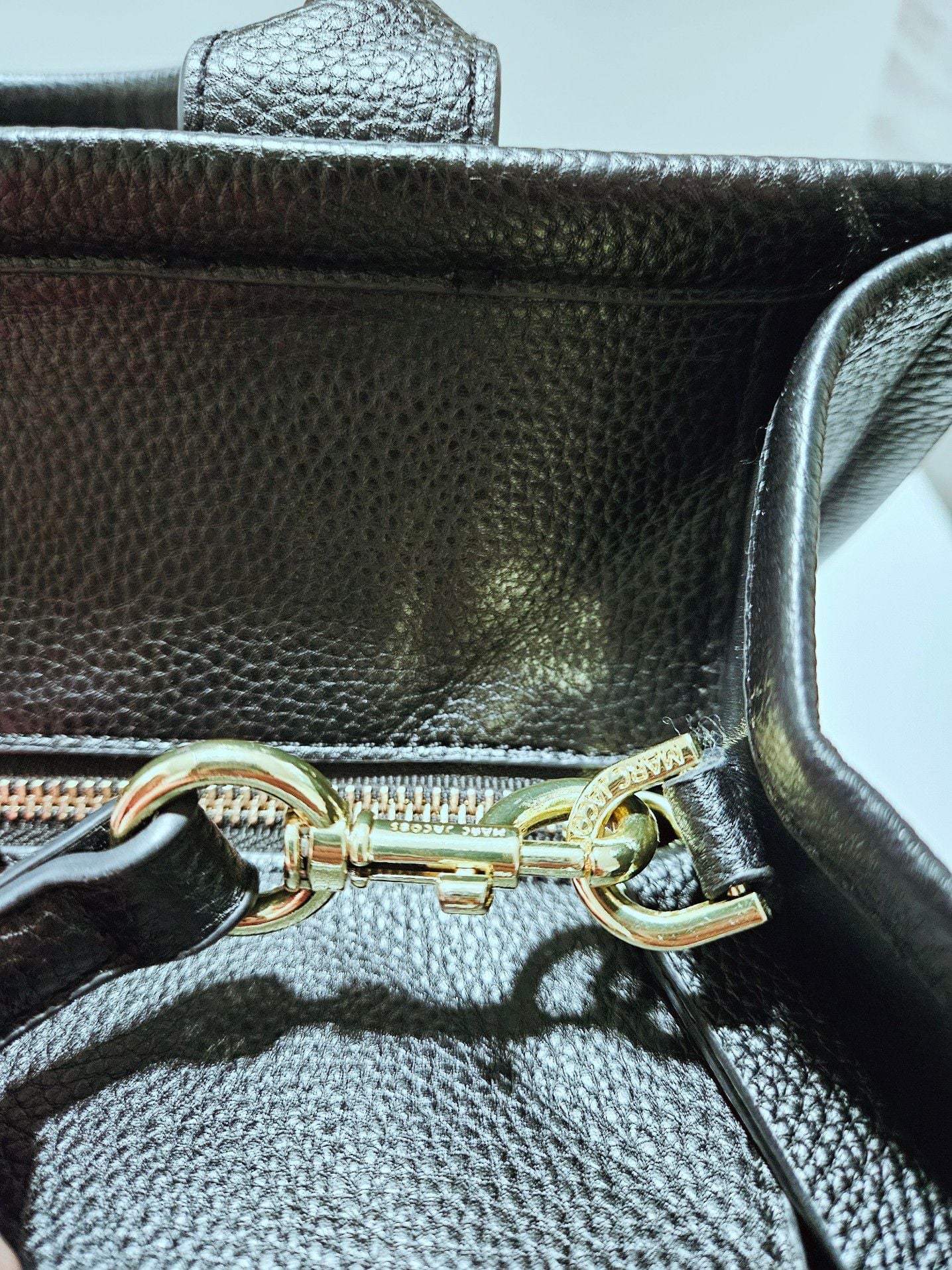 Marc Jacobs The Leather Tote Bag Medium in Black Pebble Leather EUC  12