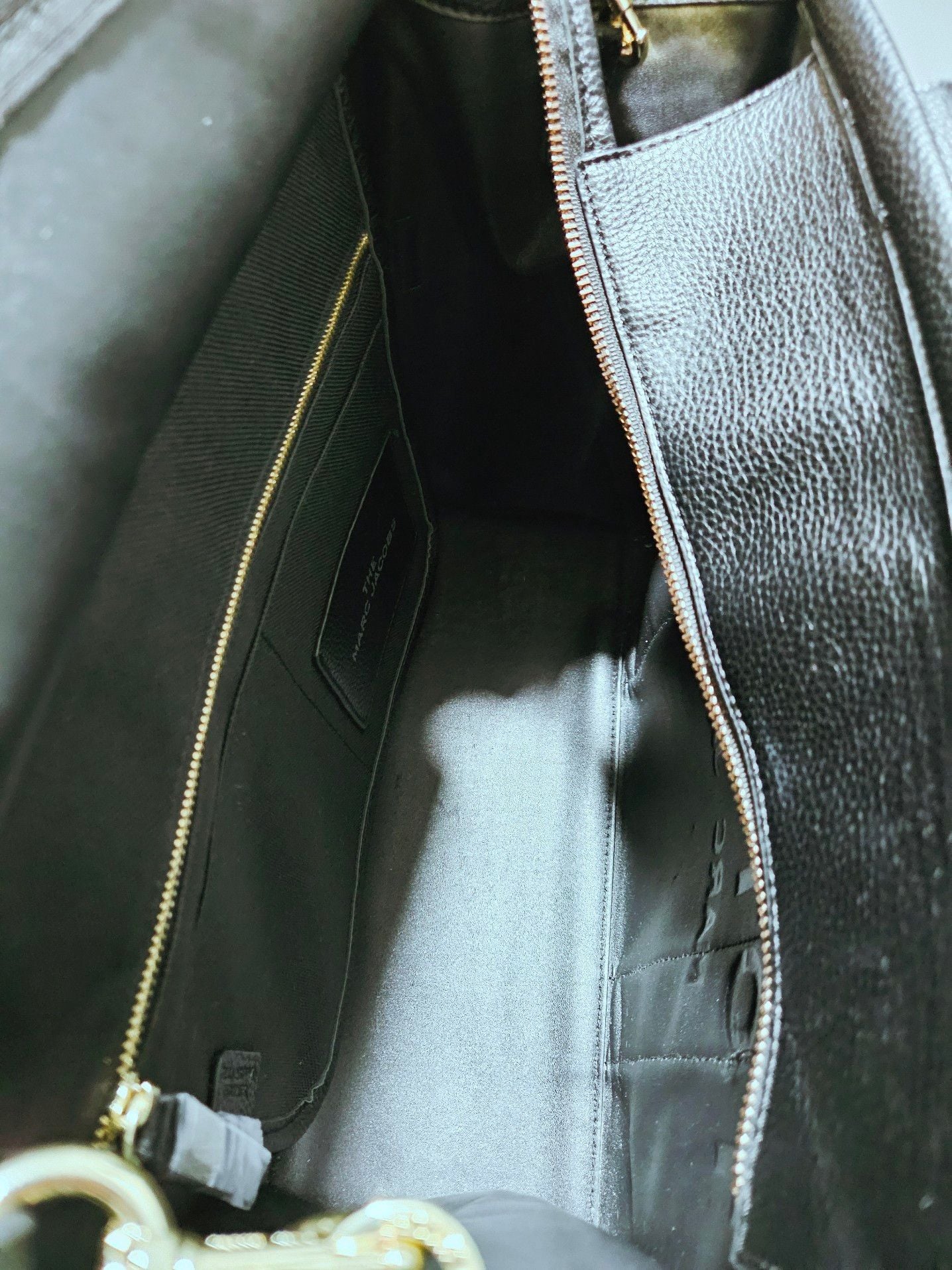 Marc Jacobs The Leather Tote Bag Medium in Black Pebble Leather EUC  13
