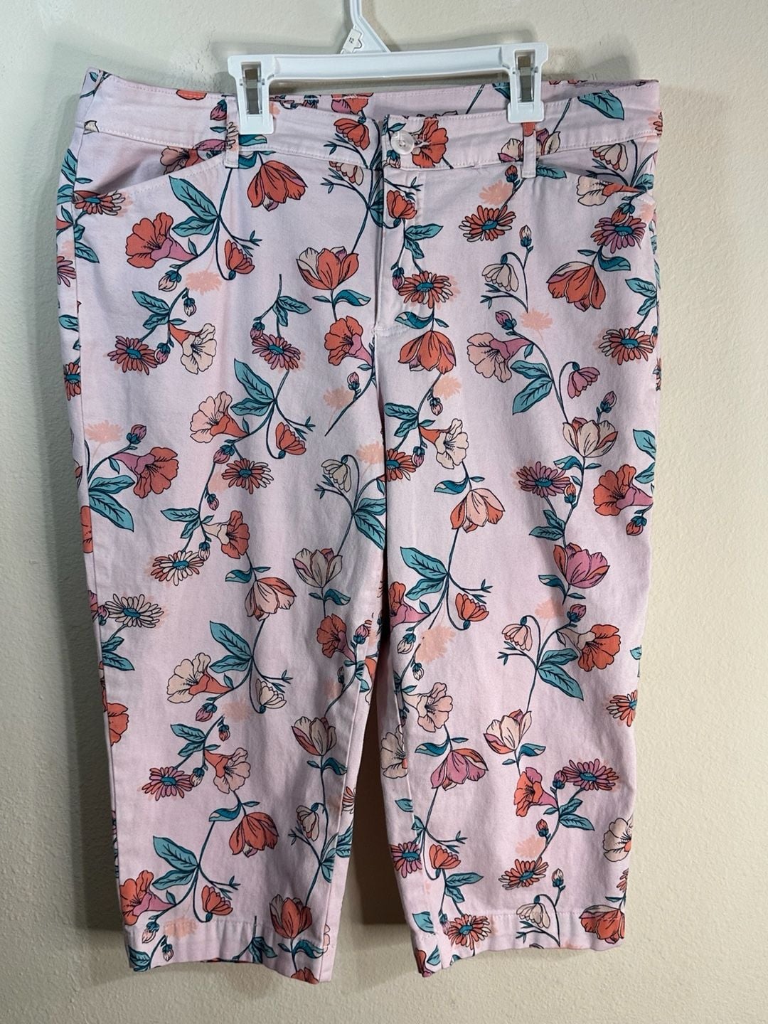 St. John's Bay Floral Pink Chino Capris Size 14 2