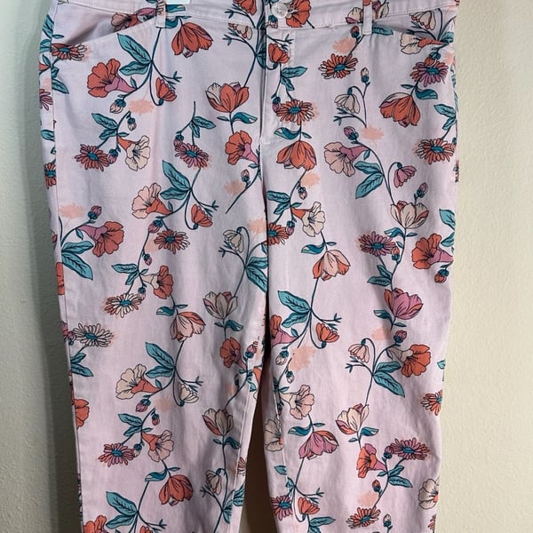 St. John's Bay Floral Pink Chino Capris Size 14