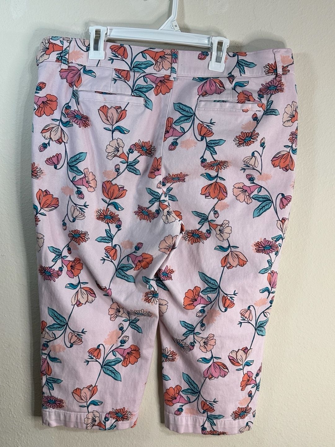 St. John's Bay Floral Pink Chino Capris Size 14 3