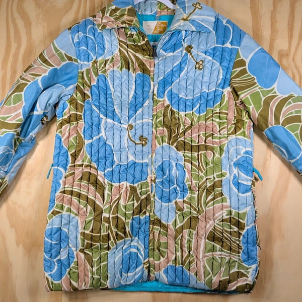 Vintage 1960s White Stag Ski Boutique Blue Floral Quilted Puffer Jacket