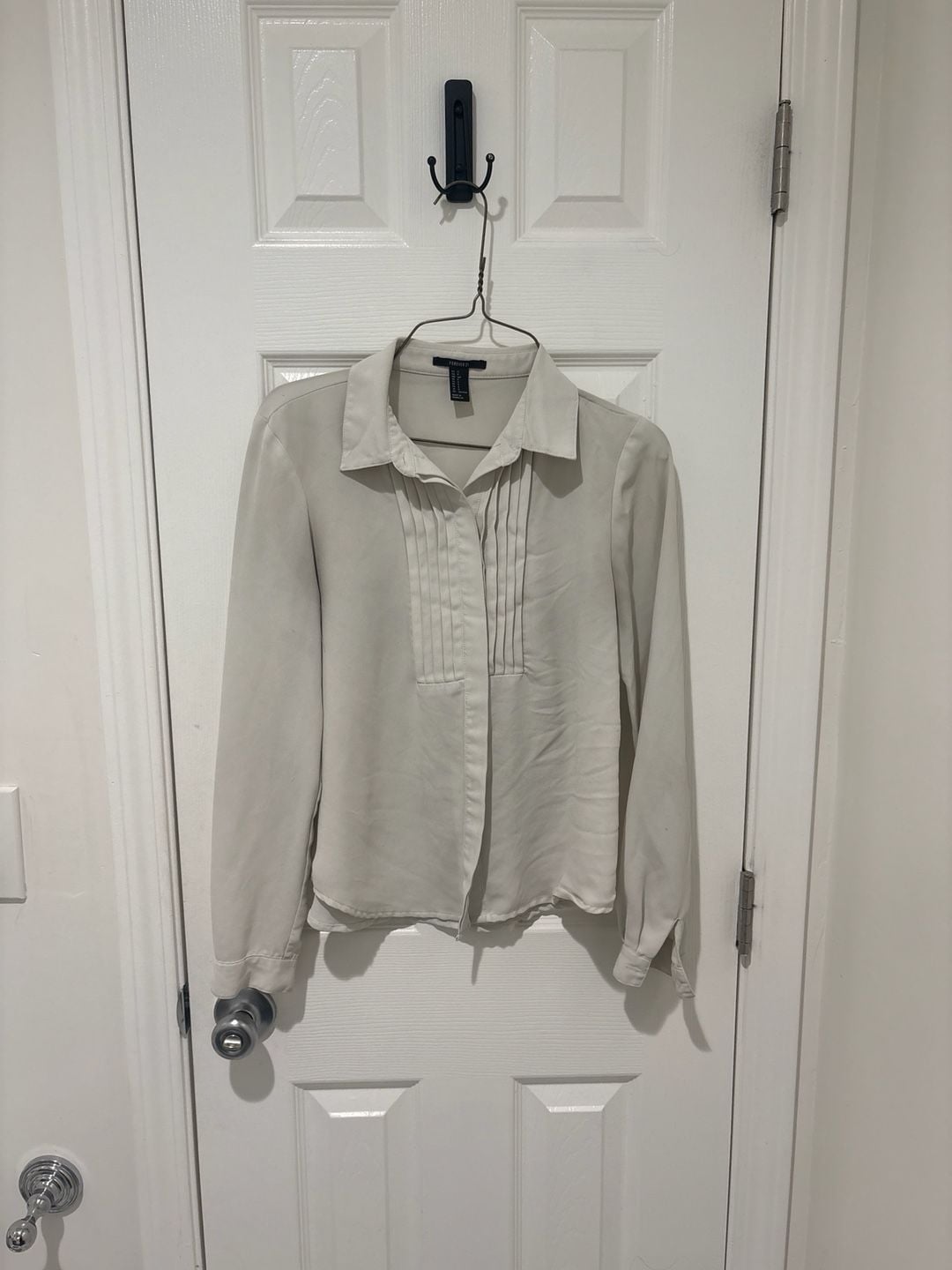 Forever 21 Pleated Long Sleeve Chiffon Blouse in Cream 2