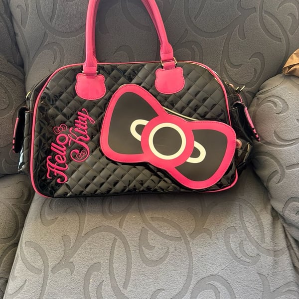 HELLO KITTY DUFFLE BAG BLACK W/ PINK BOW
