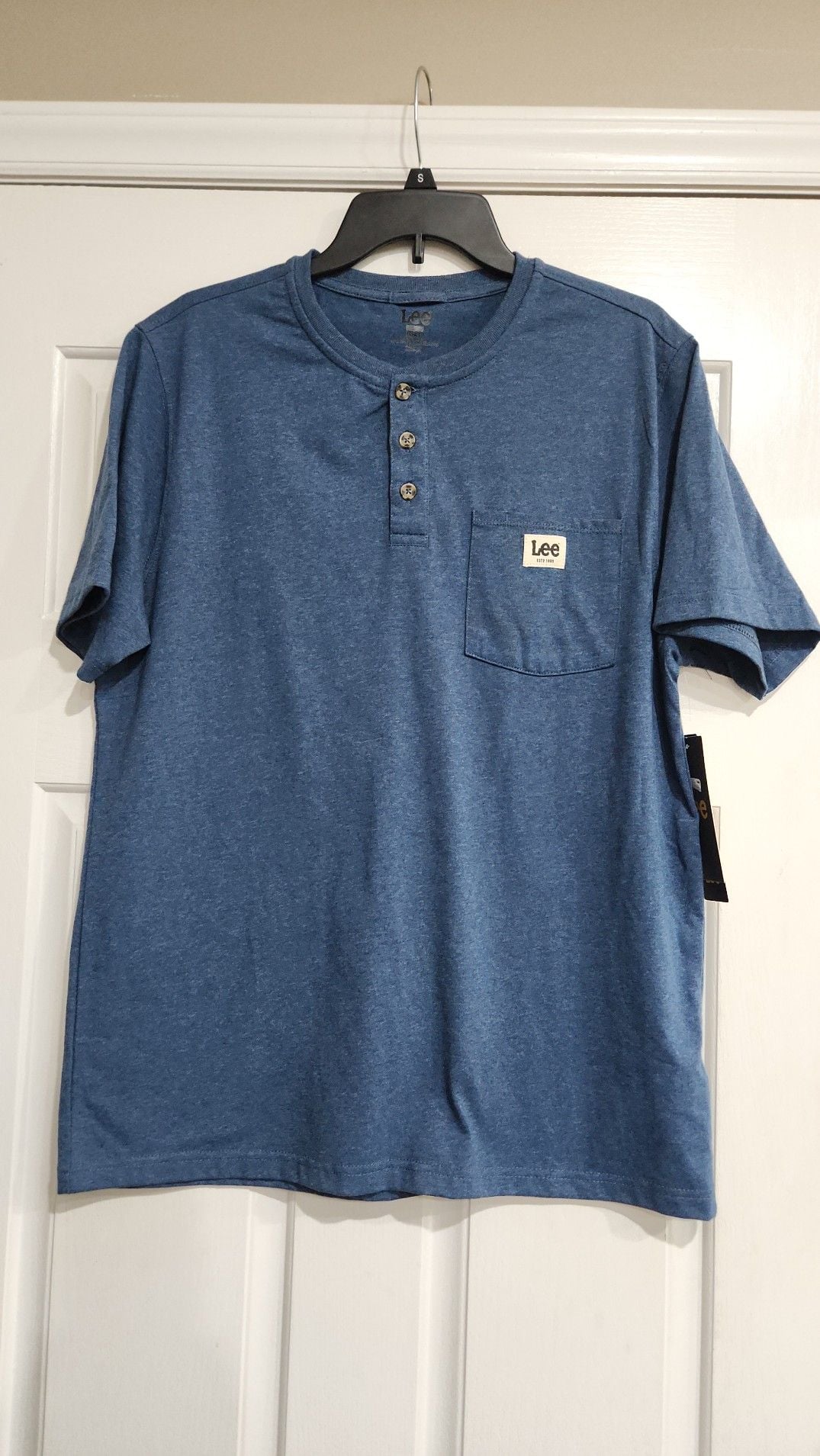 Lee Men's Short Sleeve Henley Pocket Tee in Blue Denim 2