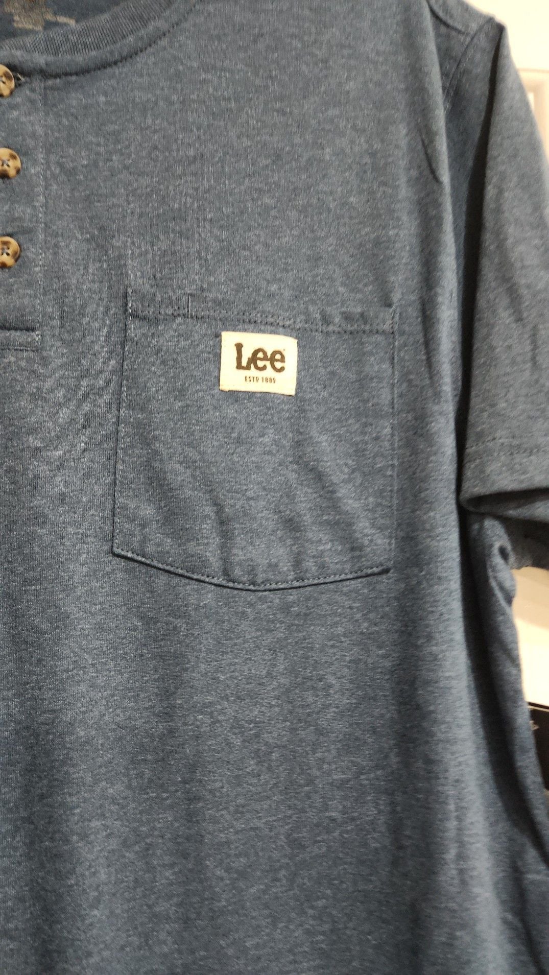 Lee Men's Short Sleeve Henley Pocket Tee in Blue Denim 3