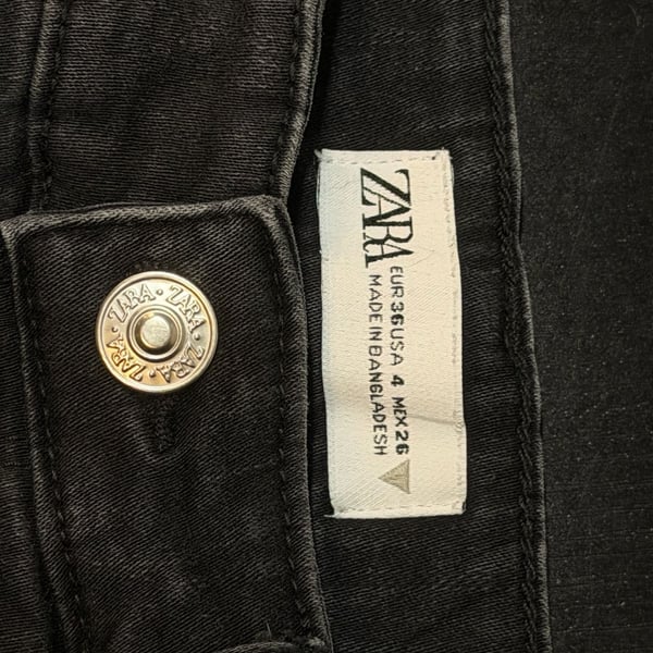 ZARA High-Waisted Skinny Jeans in Black Wash Size 4