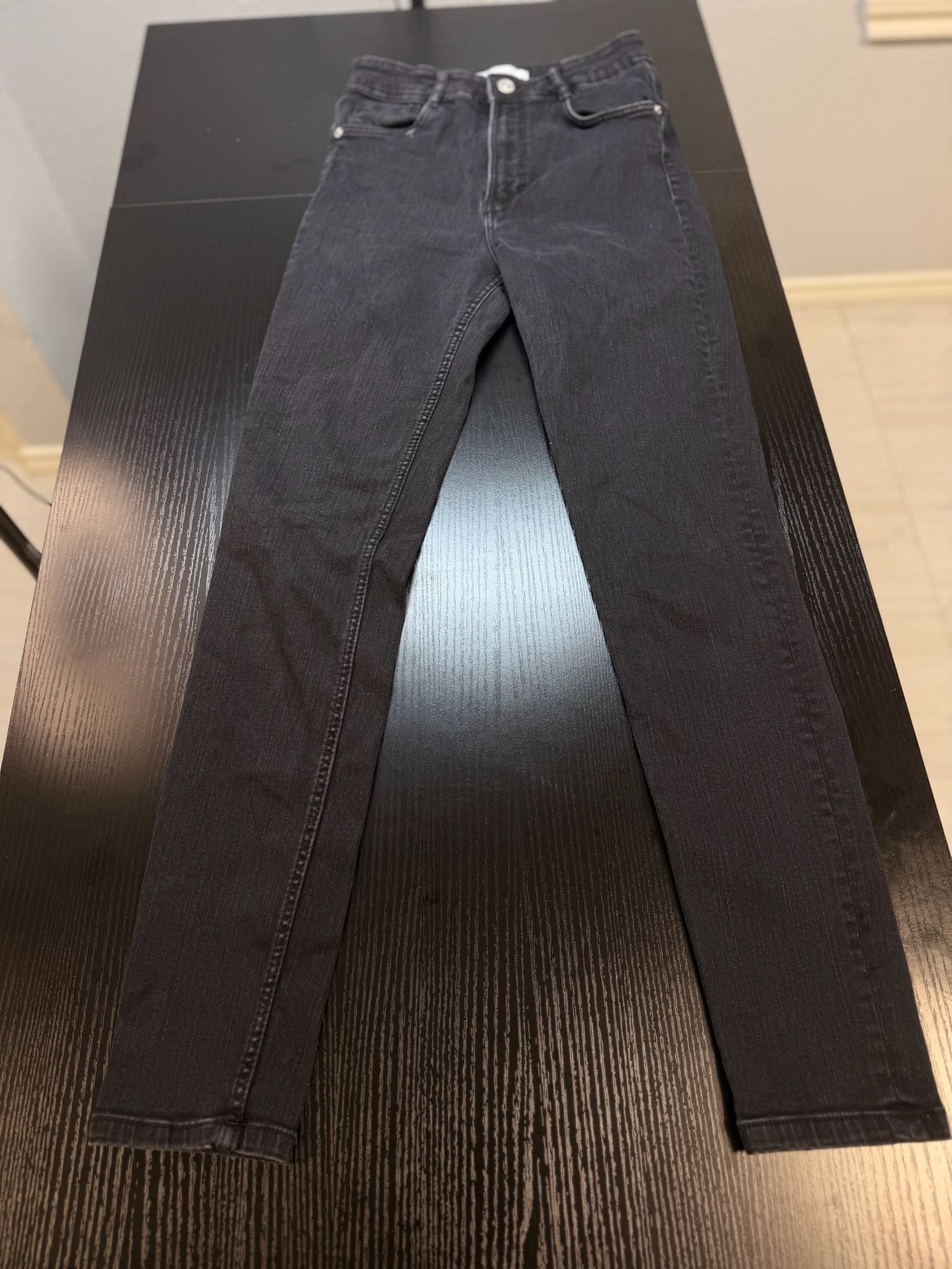 ZARA High-Waisted Skinny Jeans in Black Wash Size 4 4