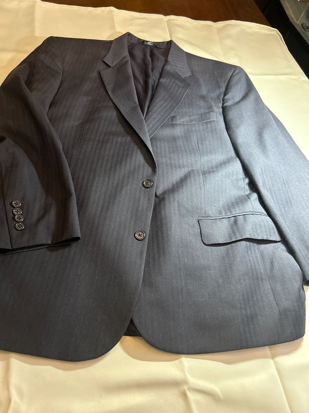 Jos. A. Bank Signature Collection Charcoal Grey Herringbone 2-Piece Suit 1