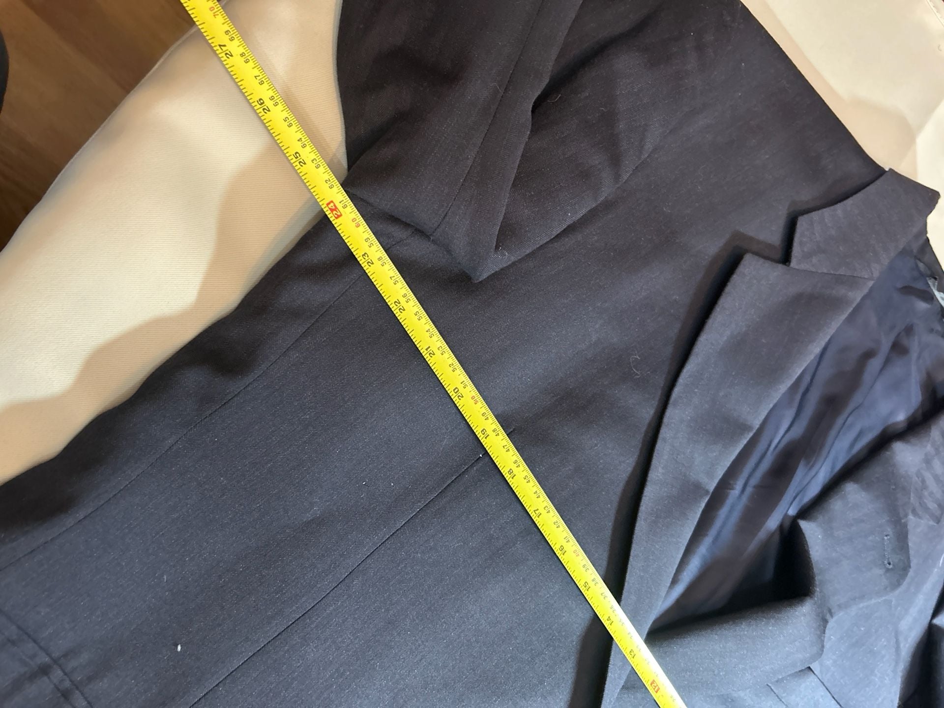 Jos. A. Bank Signature Collection Charcoal Grey Herringbone 2-Piece Suit 4