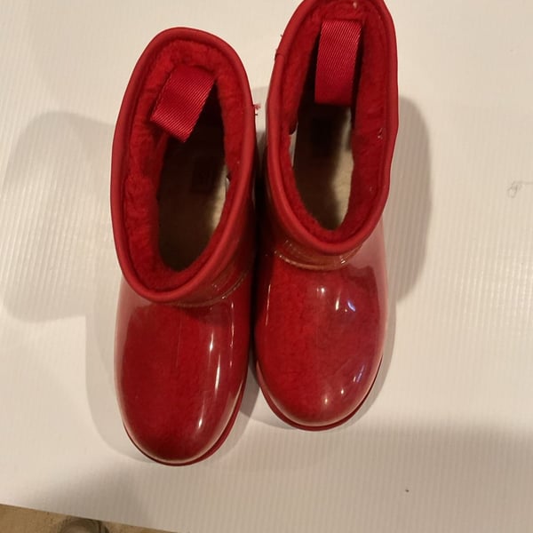 UGG Classic Clear Mini Boots in Samba Red