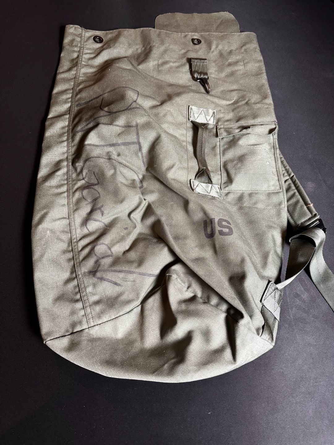 Vintage US Military Issue Olive Drab Nylon Sea Bag Duffel Bag with Backpack Straps 2