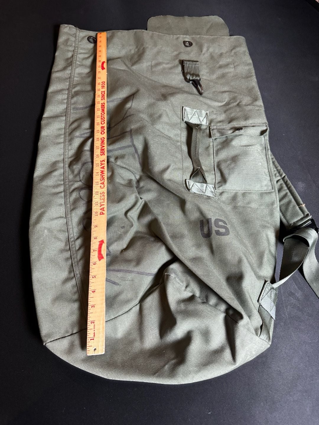 Vintage US Military Issue Olive Drab Nylon Sea Bag Duffel Bag with Backpack Straps 3