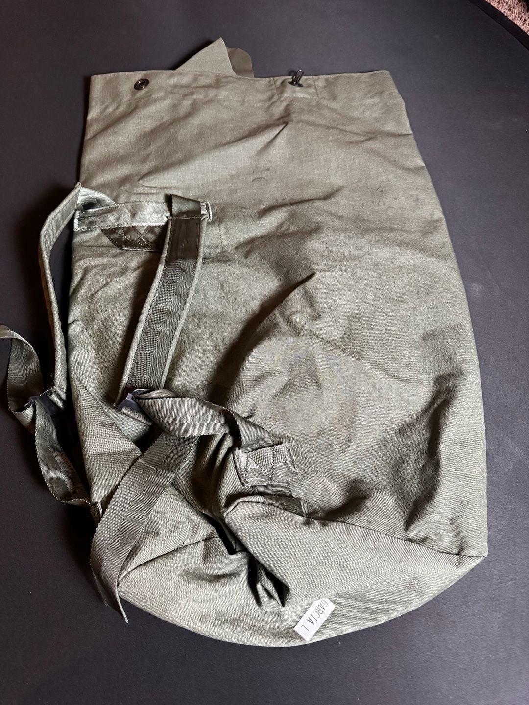 Vintage US Military Issue Olive Drab Nylon Sea Bag Duffel Bag with Backpack Straps 4