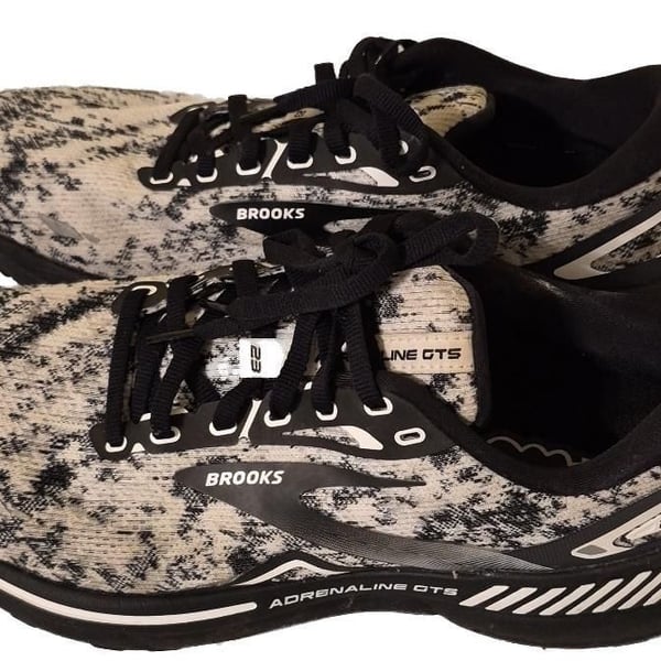 Brooks Adrenaline GTS black and white Men's Size 11 Running Shoes