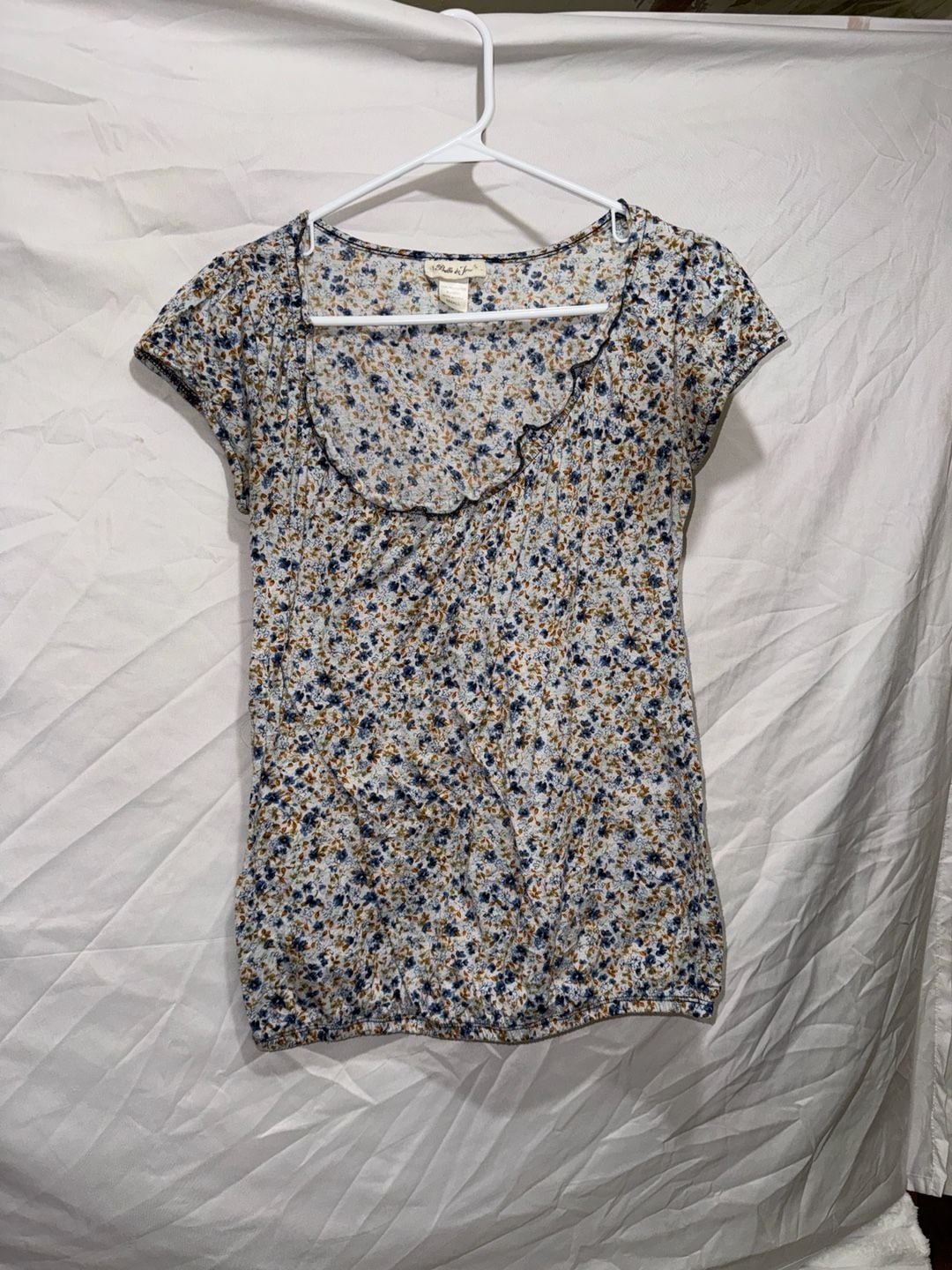 Belle du Jour Floral Cap Sleeve Lettuce Edge Bubble Hem Top Size Small 2