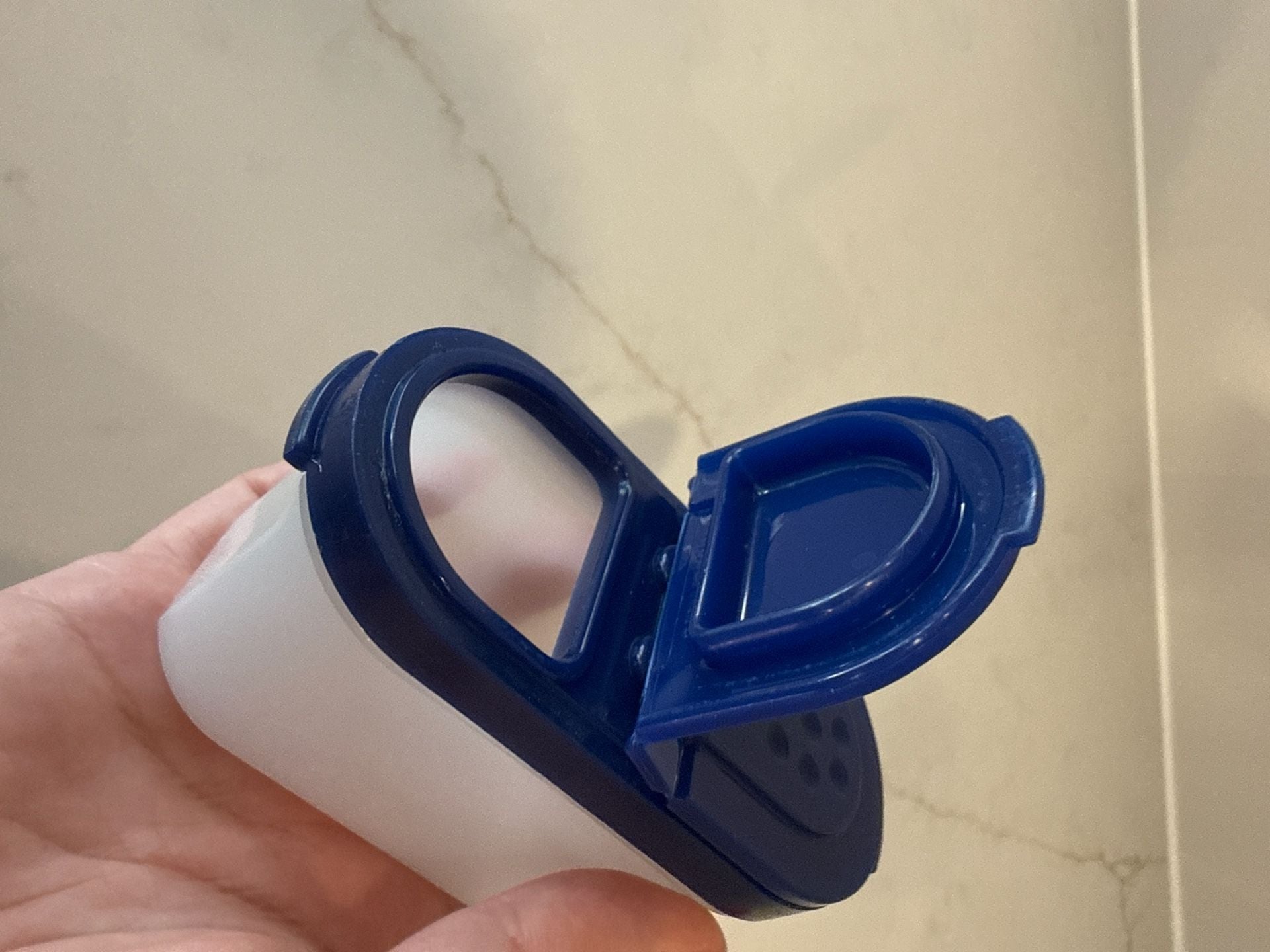 Tupperware Small Spice Shaker Container 1/2 Cup with Blue Dual Flip Lid 4