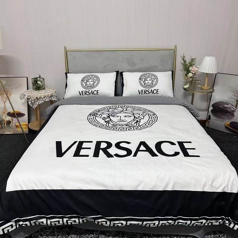 Luxury Black & White Medusa Style Bedding Set – 4 Piece Comforter Set, Soft Microfiber, All Sizes 1