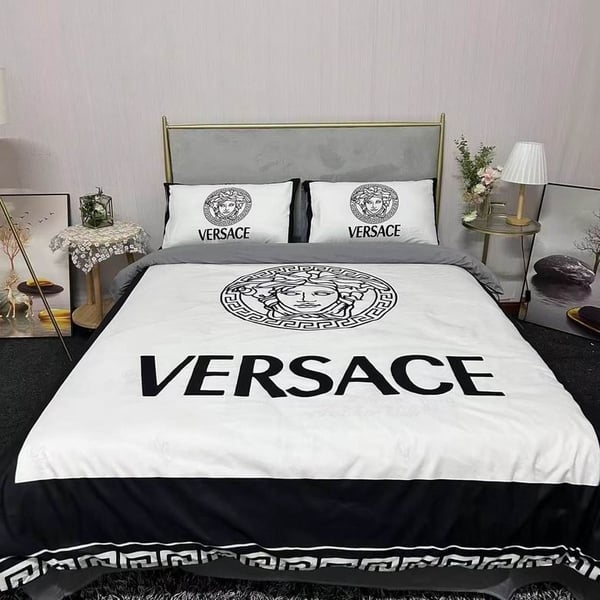 Luxury Black & White Medusa Style Bedding Set – 4 Piece Comforter Set, Soft Microfiber, All Sizes