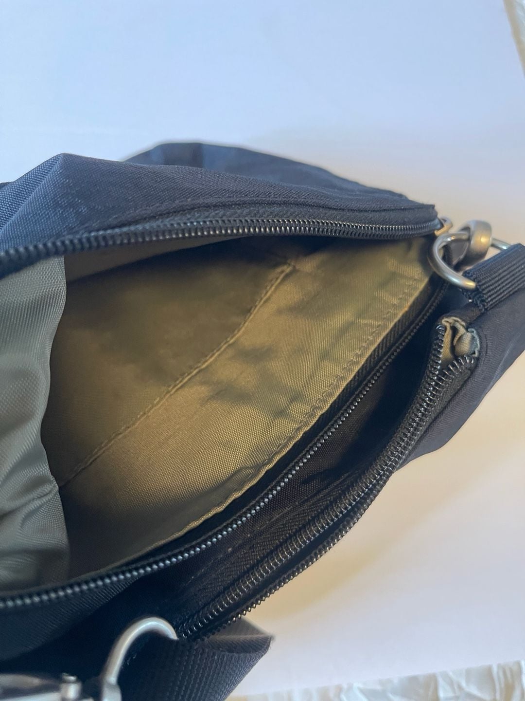 Baggallini Everywhere Bagg Black Nylon Crossbody Bag 10x9 10
