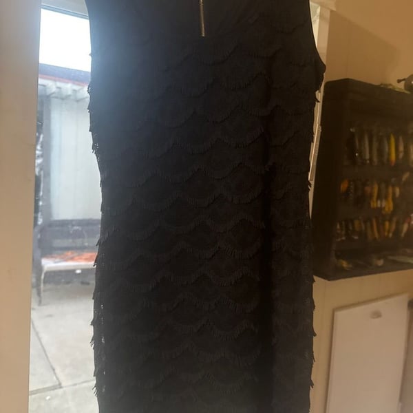 Guess Los Angeles Black Scalloped Tiered Sleeveless Cocktail Dress
